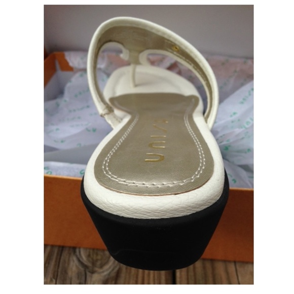 White Slip on Wedge Heel Thong Sandal 9.5 - Picture 4 of 8